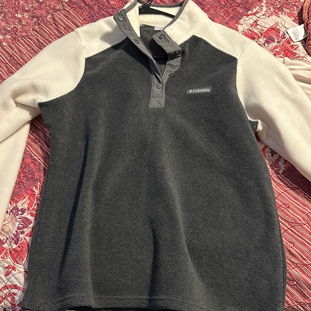 Columbia Women's 3/4 zip pullover in Black and Cream